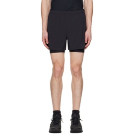 On Black Pace Shorts 241585M193003