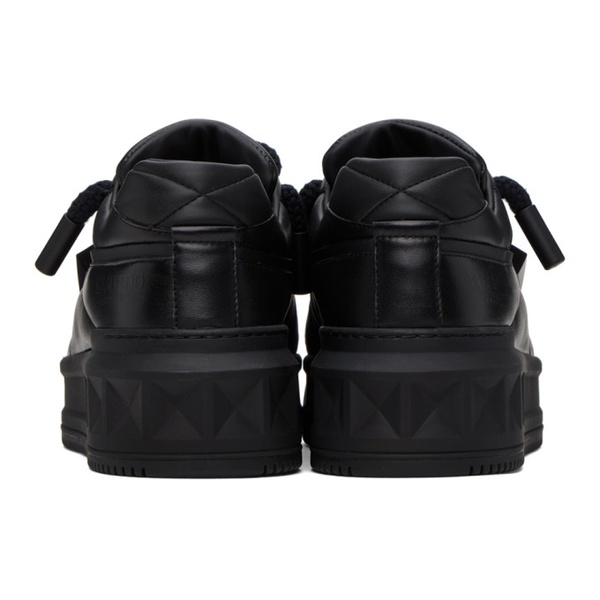  발렌티노 Valentino Garavani Black One Stud XL Nappa Leather Sneakers 241807M237049