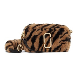 마크 제이콥스 Marc Jacobs Tan The Snapshot Tiger Stripe Plush Bag 221190F048015