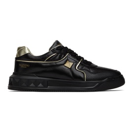 발렌티노 Valentino Garavani Black & Gold One Stud Low-Top Sneakers 222807M237056