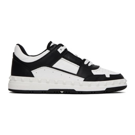 발렌티노 Valentino Garavani Black & White Freedots Sneakers 241807M237046